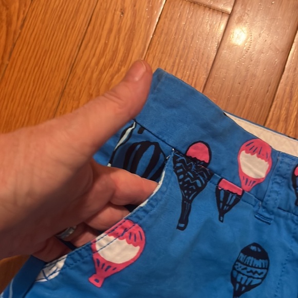 Up Up and Away!! Crown & Ivy Shorts! Super Cute! - Picture 2 of 6